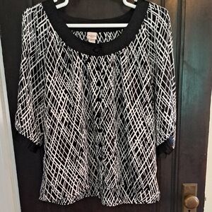 Plus Size 16-18W Black and White Geometric Women's Top